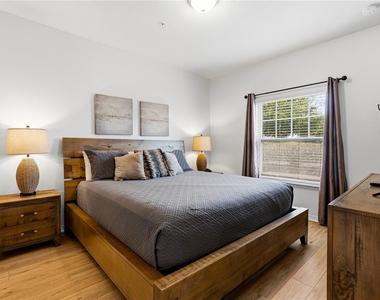 8901 Shine Drive - Photo Thumbnail 4