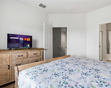 8901 Shine Drive - Photo Thumbnail 9
