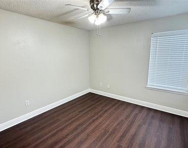 712 Secret Harbor Lane - Photo Thumbnail 16