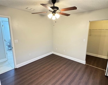 712 Secret Harbor Lane - Photo Thumbnail 15