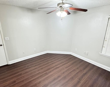 712 Secret Harbor Lane - Photo Thumbnail 17