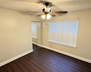 712 Secret Harbor Lane - Photo Thumbnail 18