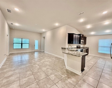 132 Bergamot Loop - Photo Thumbnail 2