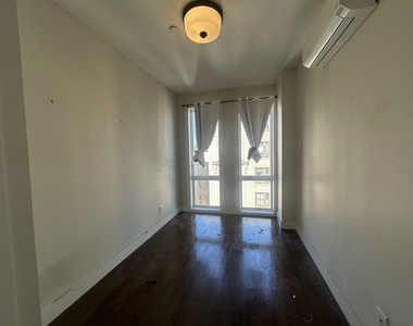 85 Graham Avenue - Photo Thumbnail 1