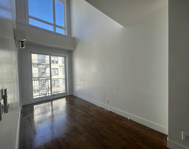 85 Graham Avenue - Photo Thumbnail 2