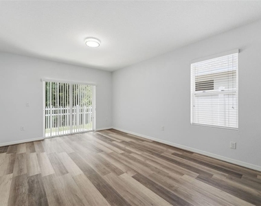 526 Safe Harbor Drive - Photo Thumbnail 7