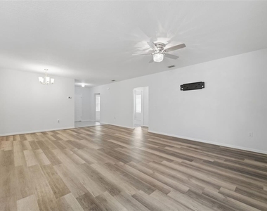 526 Safe Harbor Drive - Photo Thumbnail 8