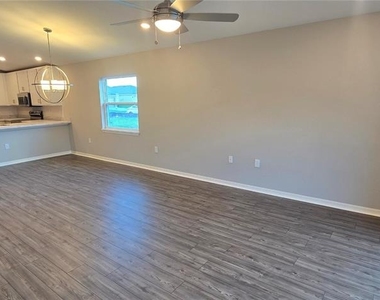 725 Bayside Boulevard - Photo Thumbnail 13
