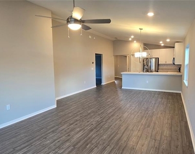 725 Bayside Boulevard - Photo Thumbnail 12