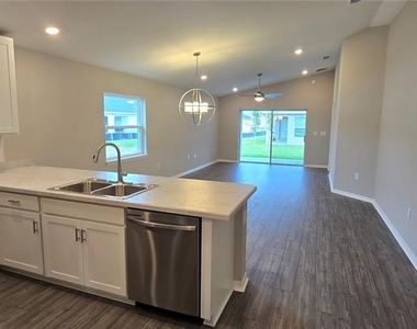 725 Bayside Boulevard - Photo Thumbnail 5