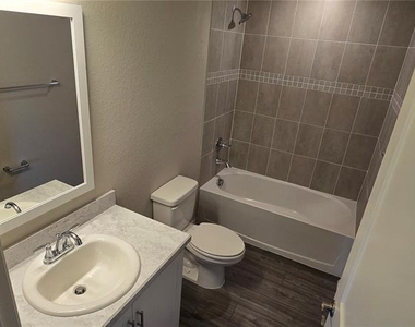 725 Bayside Boulevard - Photo Thumbnail 23
