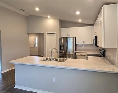 725 Bayside Boulevard - Photo Thumbnail 6