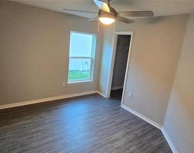 725 Bayside Boulevard - Photo Thumbnail 20