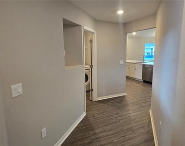 725 Bayside Boulevard - Photo Thumbnail 9