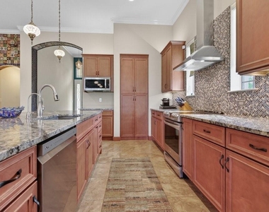 169 Aspen Way - Photo Thumbnail 10