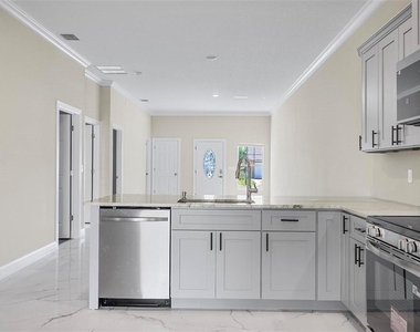 122 Coral Reef Court N - Photo Thumbnail 16