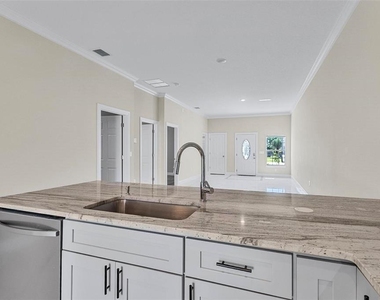 122 Coral Reef Court N - Photo Thumbnail 12