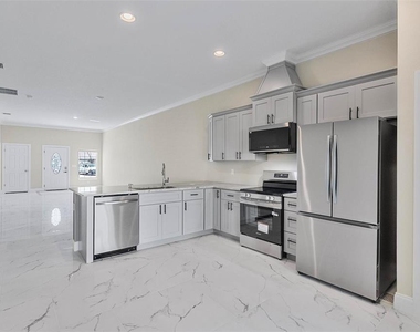 122 Coral Reef Court N - Photo Thumbnail 11