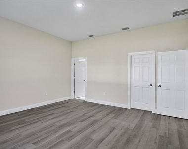 122 Coral Reef Court N - Photo Thumbnail 20