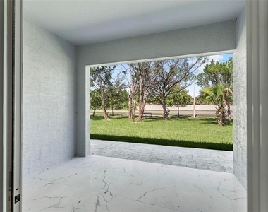 122 Coral Reef Court N - Photo Thumbnail 29