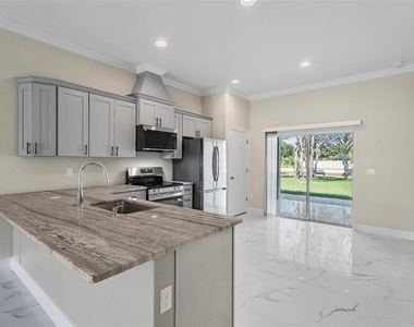 122 Coral Reef Court N - Photo Thumbnail 10