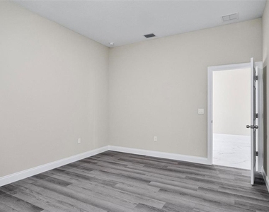 122 Coral Reef Court N - Photo Thumbnail 38