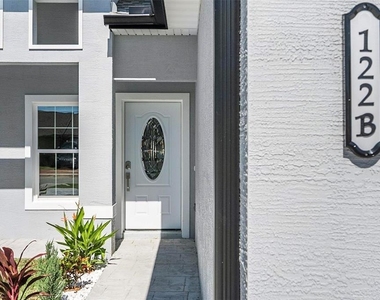 122 Coral Reef Court N - Photo Thumbnail 3