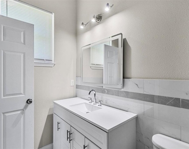 122 Coral Reef Court N - Photo Thumbnail 26