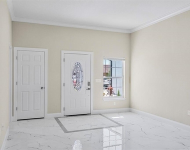 122 Coral Reef Court N - Photo Thumbnail 8