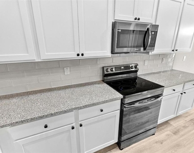 9 Empire Lane - Photo Thumbnail 16