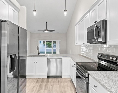 9 Empire Lane - Photo Thumbnail 14