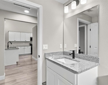 9 Empire Lane - Photo Thumbnail 34