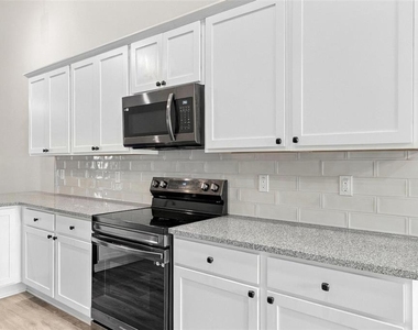 9 Empire Lane - Photo Thumbnail 17