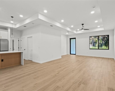 1204 Groveland Avenue - Photo Thumbnail 4