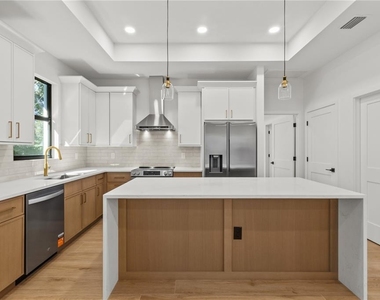 1204 Groveland Avenue - Photo Thumbnail 5