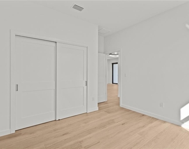 1204 Groveland Avenue - Photo Thumbnail 13