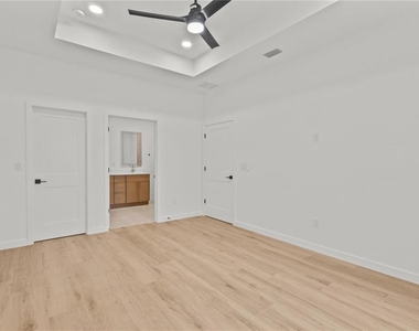 1204 Groveland Avenue - Photo Thumbnail 10