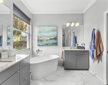 7622 Desert Inn Way - Photo Thumbnail 21