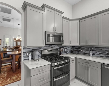 7622 Desert Inn Way - Photo Thumbnail 5