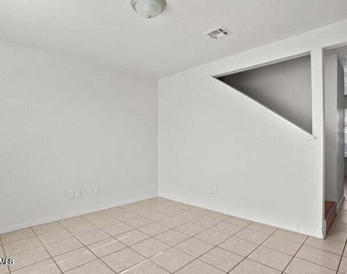 3906 Lincoln Avenue - Photo Thumbnail 3