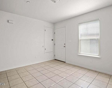3906 Lincoln Avenue - Photo Thumbnail 2