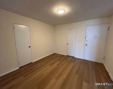 39 Glenbrook Road - Photo Thumbnail 5