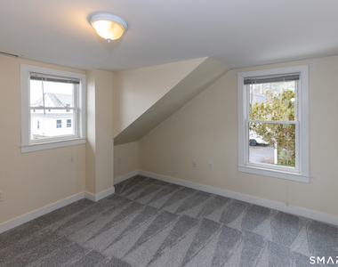 135 Middlesex Avenue - Photo Thumbnail 14