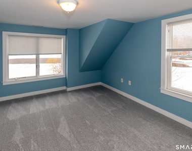 135 Middlesex Avenue - Photo Thumbnail 11