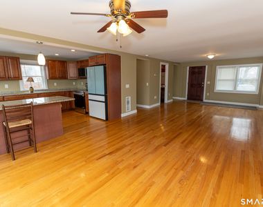 135 Middlesex Avenue - Photo Thumbnail 8