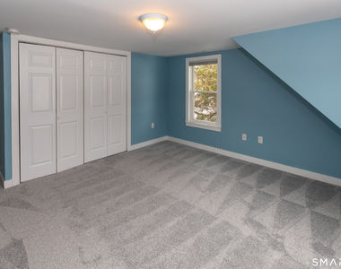 135 Middlesex Avenue - Photo Thumbnail 17