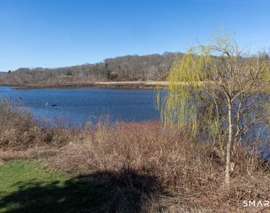 135 Middlesex Avenue - Photo Thumbnail 23