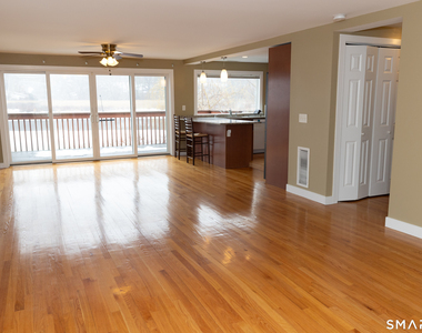 135 Middlesex Avenue - Photo Thumbnail 5