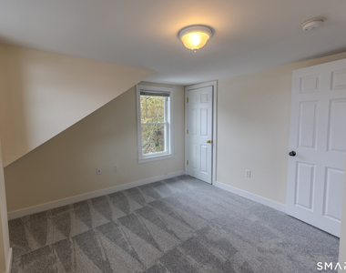 135 Middlesex Avenue - Photo Thumbnail 15