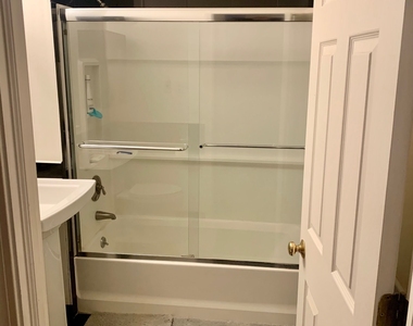100 Oxbow Drive - Photo Thumbnail 7